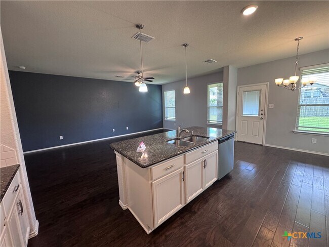 Foto del edificio - 1310 Stonewall Ridge