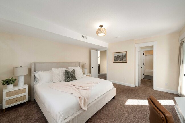 Building Photo - 4724 SE Madison St