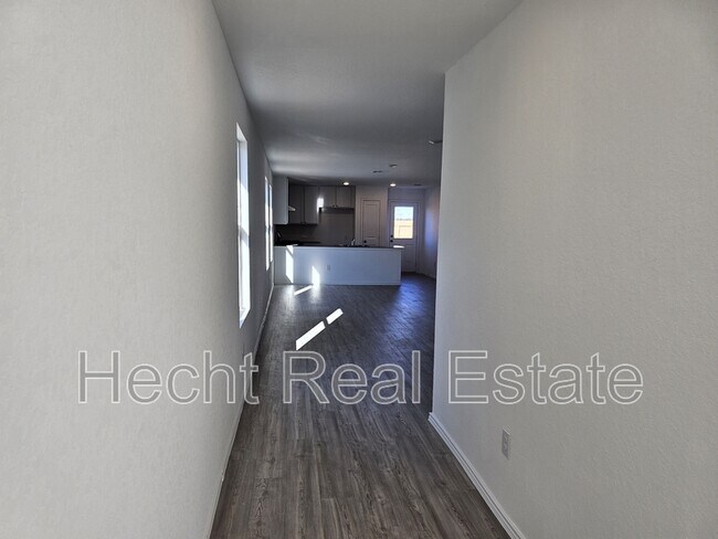 Foto del edificio - 9220 Saint Jerome