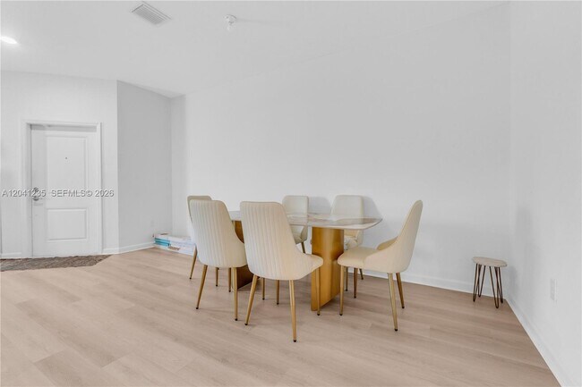 Foto del edificio - 21068 NE 8th Ave