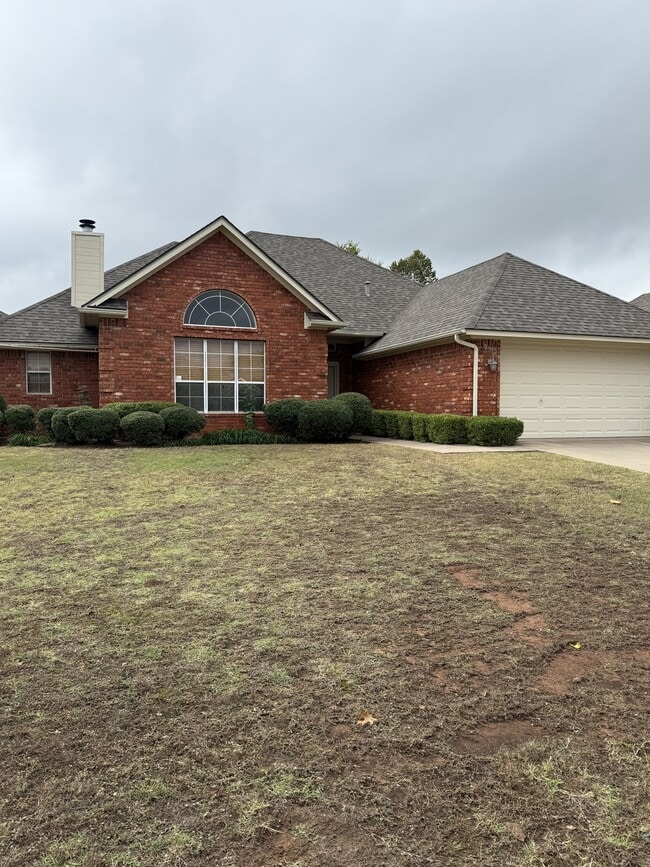 Building Photo - 6914 NW Surreywood Pl