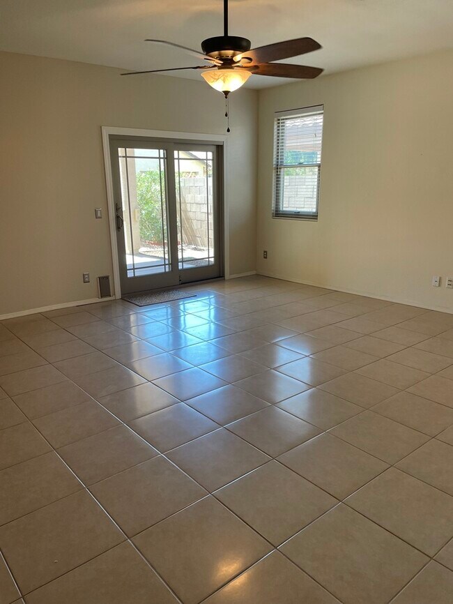 Building Photo - Gorgeous 4 bedroom in Litchfield Park