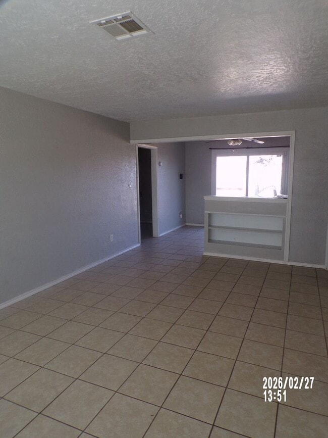 Building Photo - 4Bedroom home located close to FT Sill