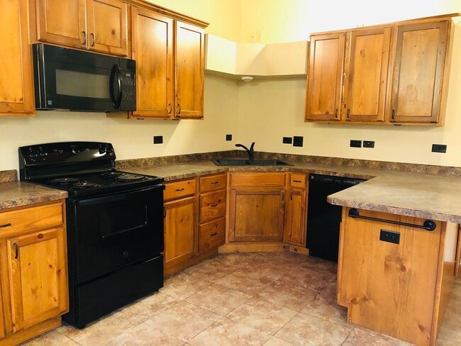 Building Photo - 1810 4th Ave NW