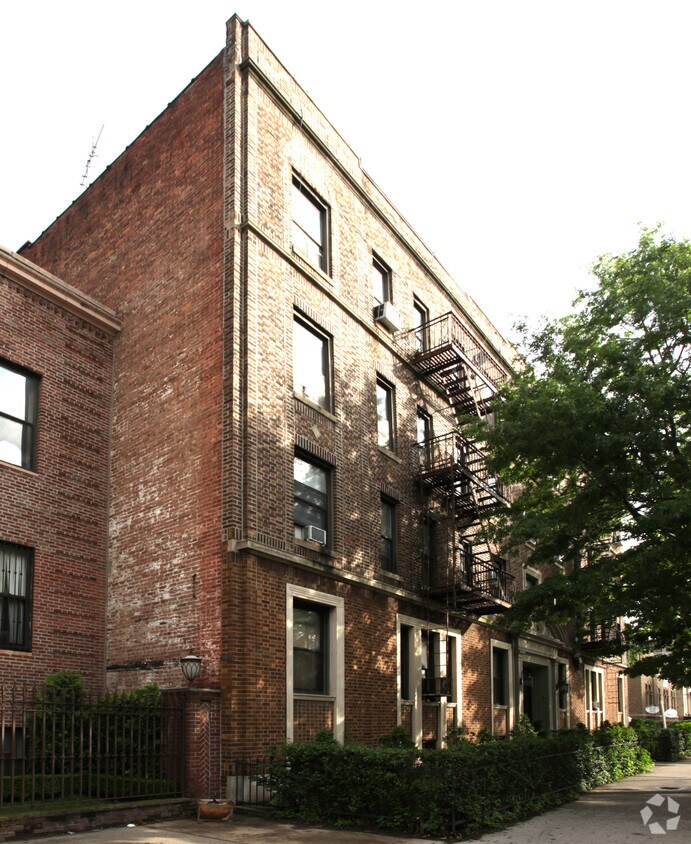 Primary Photo - Parkhurst Arms