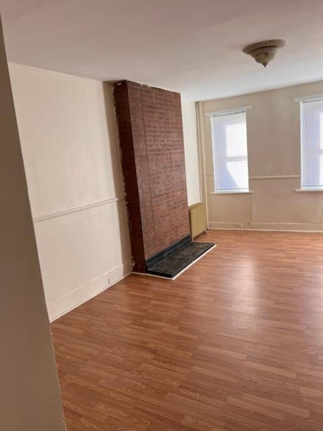 Foto del edificio - Spacious and Accommodating Home in the Har...