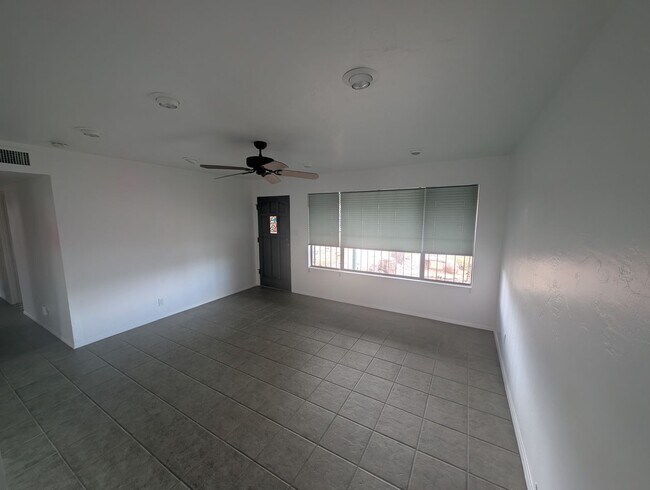 Foto del edificio - 6231 E 15th St