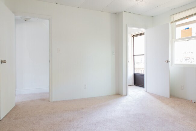 Foto del edificio - Available AUGUST 2026 - Updated 2 Bedroom Home in Mt. Washington!