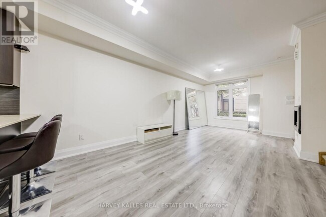 Photo du bâtiment - 7-TH17 Oakburn Crescent