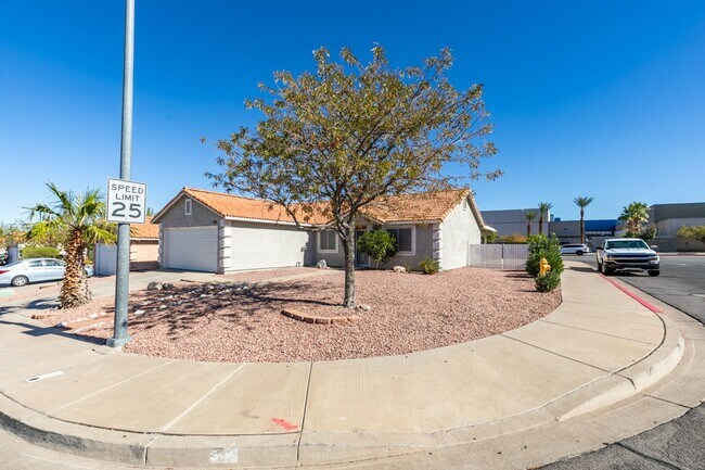 Building Photo - Charming Single-Story 3 bed Home with RV P...