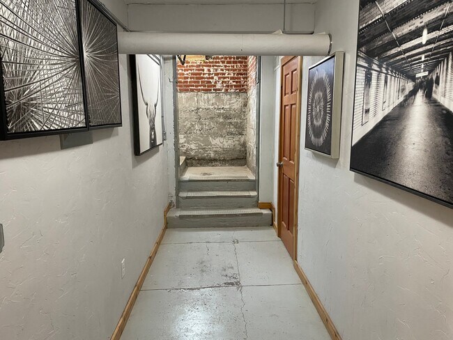 Foto del edificio - 418 W Callender St