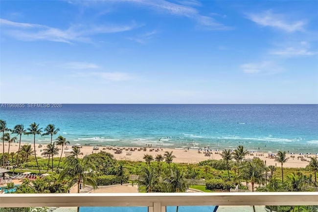 Foto del edificio - 5161 Collins Ave