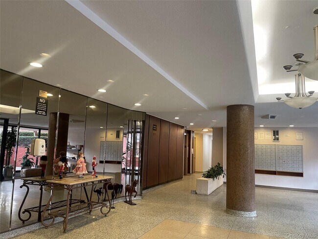 Foto del edificio - 66-01 Burns St