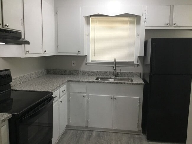 Building Photo - 4232 Shorecrest Dr