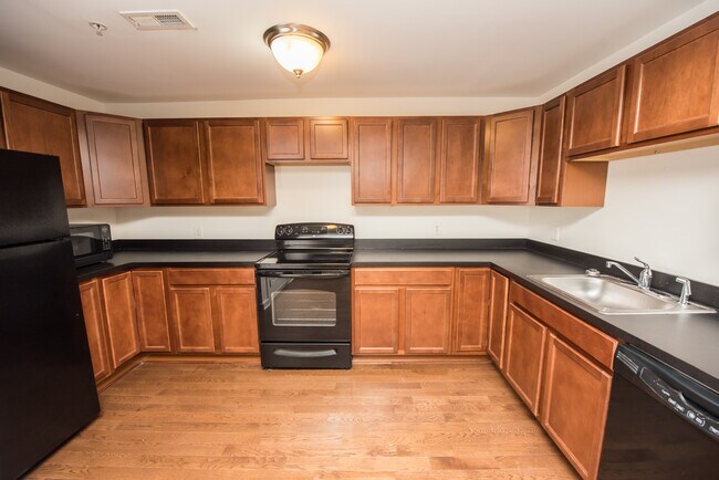 Kitchen - 805 Washington Blvd
