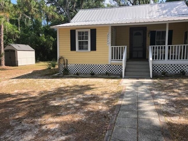 Building Photo - Renovated 2/1 1800s Home in Historic Downt...