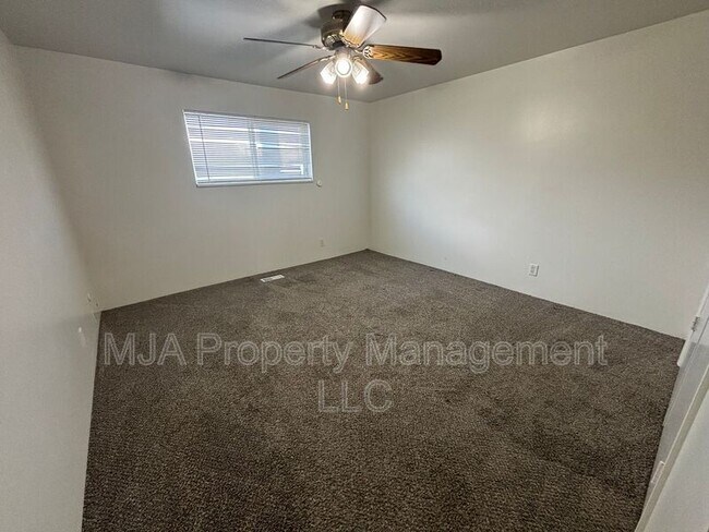 Building Photo - 1735 S Holladay Blvd