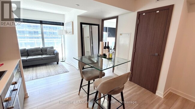 Photo du bâtiment - 19 Bathurst St