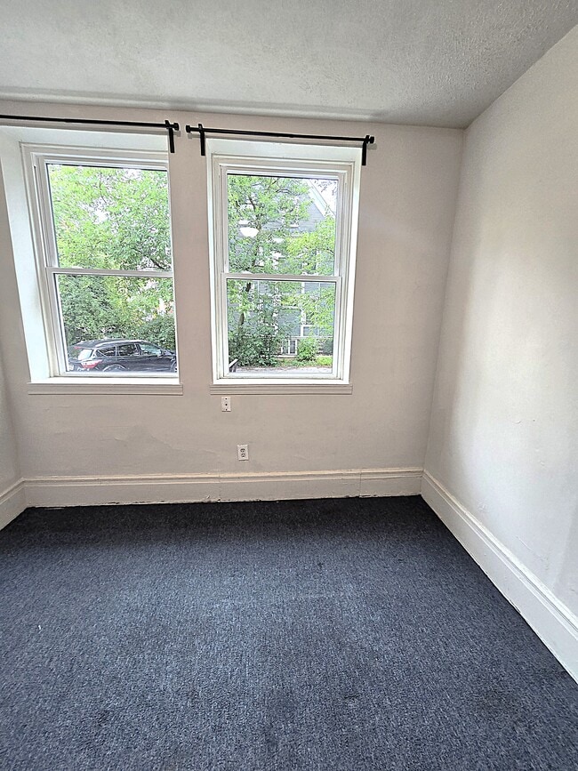 Building Photo - 806 Hill St