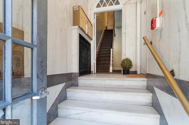 Foto del edificio - 238 S 13th St