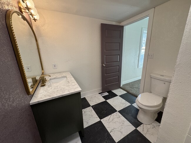 Foto del edificio - 1329 Rowland Ave