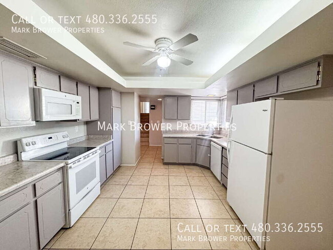 Building Photo - 910 E La Jolla Dr