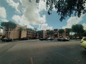 Building Photo - 13701 Kendale Lakes Cir