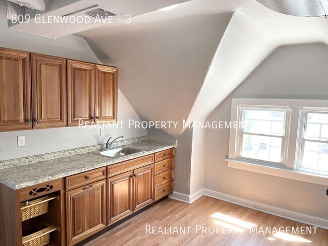 Foto del edificio - 809 Glenwood Ave