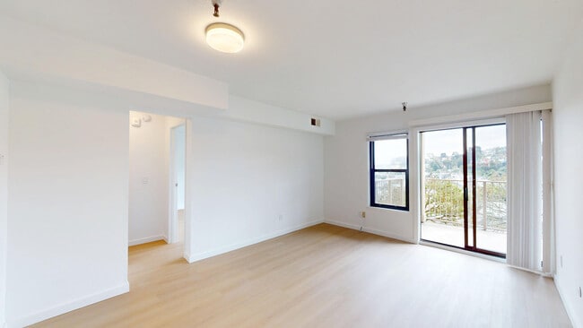 Building Photo - 2037 Castro St