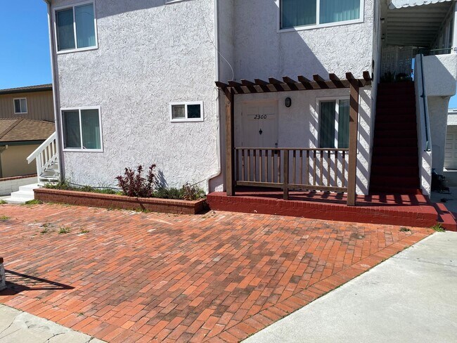 Foto del edificio - 2300 Chatsworth Blvd