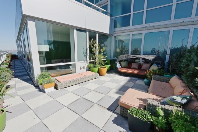 Foto del edificio - 2 2nd St