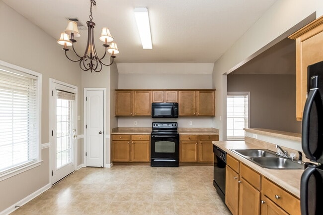 Building Photo - 10215 Morning Hill Dr