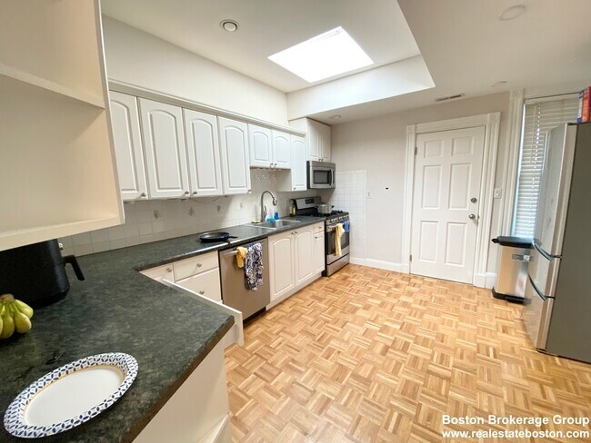 Foto del edificio - 108 Buttonwood St