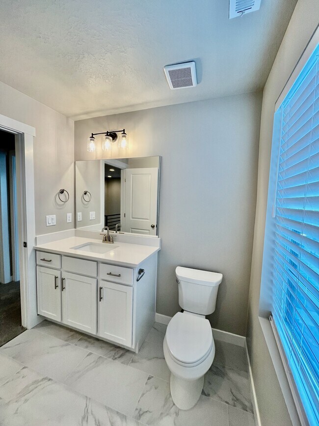 Building Photo - 5072 Elmfield Wy