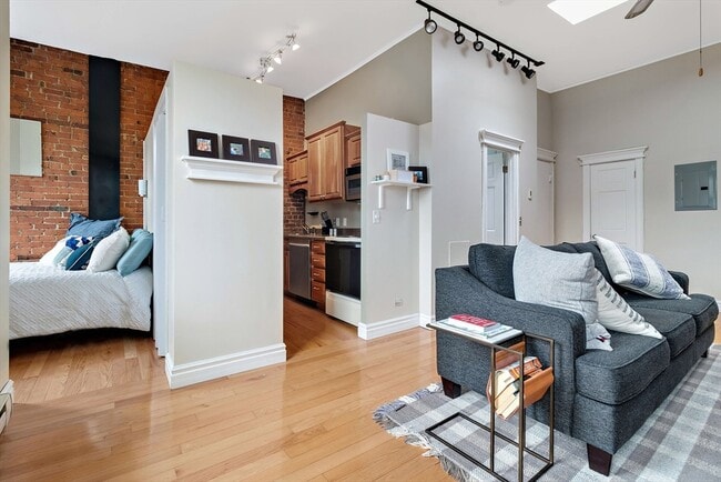 Building Photo - 127 Marlborough St