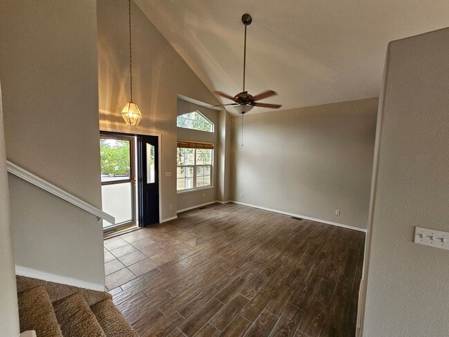 Building Photo - 3 Bed 3 bath house in Bridle Pass!
