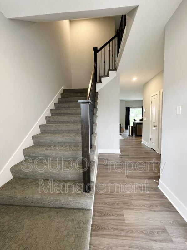 Building Photo - 312 N 5th Terrace