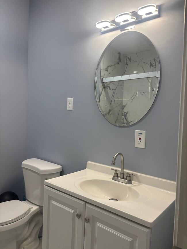 Building Photo - 4560 Persian Trl