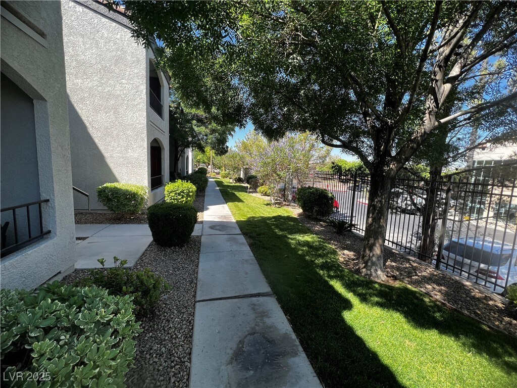 Foto del edificio - 950 Seven Hills Dr