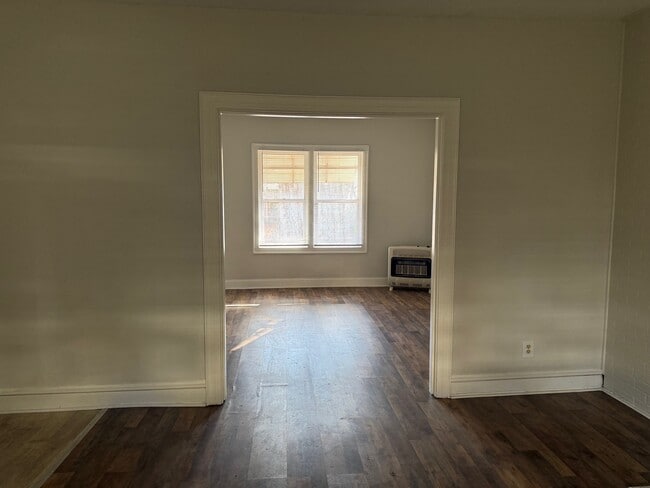 Building Photo - 337 5th Ave W