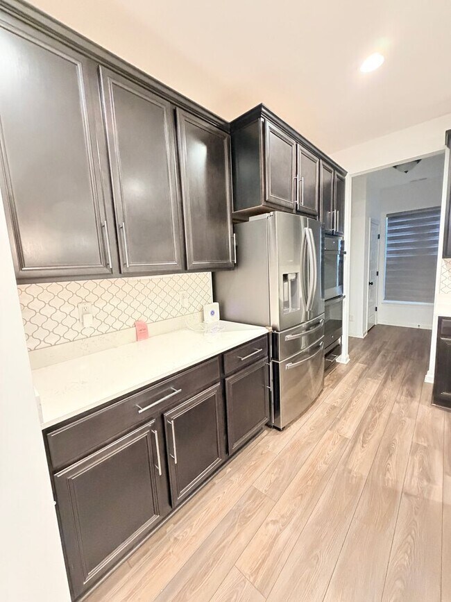 Foto del edificio - 4195 Risen Star Way