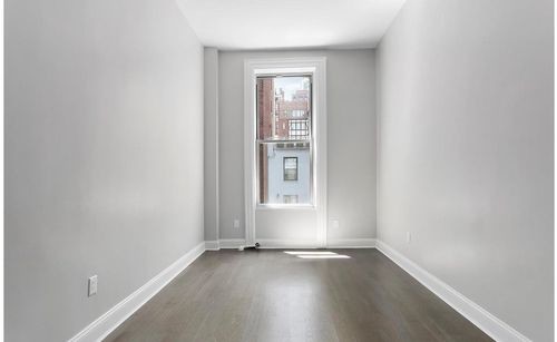 Building Photo - 206 W 79th St