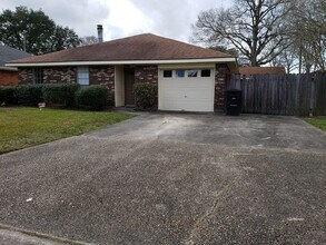 Building Photo - 121 Brentwood Dr
