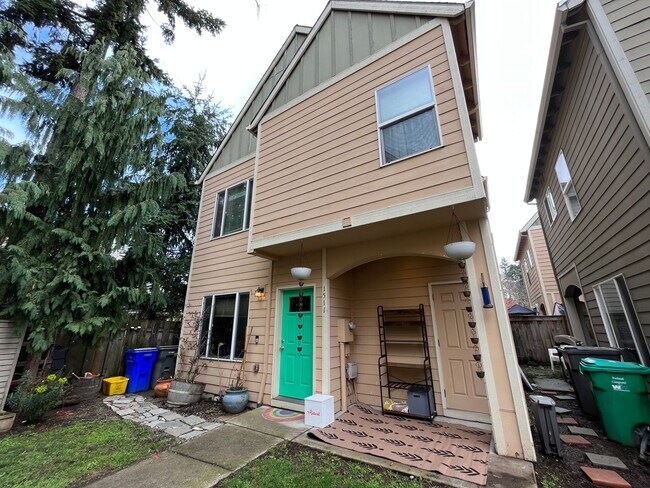 Foto del edificio - Beautiful 3 Bed, 2.5 Bath Detached Townhom...