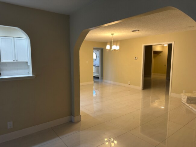 Foto del edificio - 704 Mc Dermit St