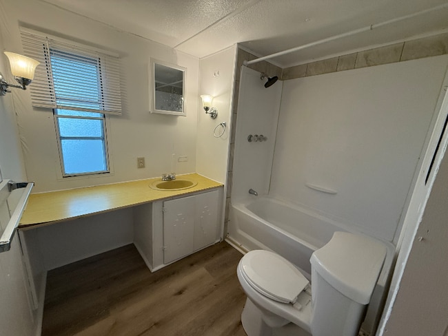 Building Photo - 2006 10th Ave N