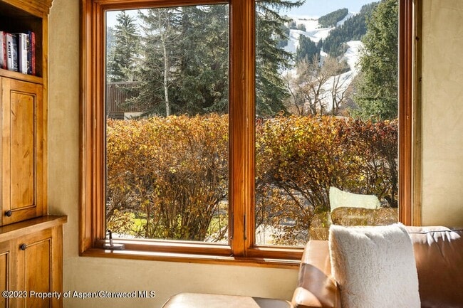 Foto del edificio - 114 E Bleeker St