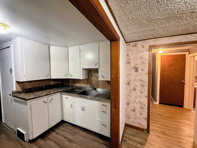 Foto del edificio - 221 W Way St