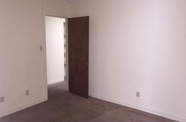 Foto del edificio - 3134 Tyndall Dr