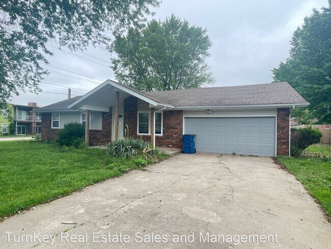 Foto del edificio - 3 br, 2 bath House - 705  East Redwood
